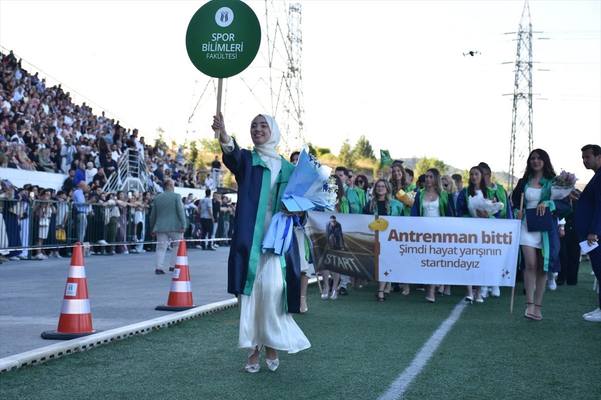 Sakarya Uygulamalı Bilimler Üniversitesi, 3 bin 450 öğrencisini mezun etti