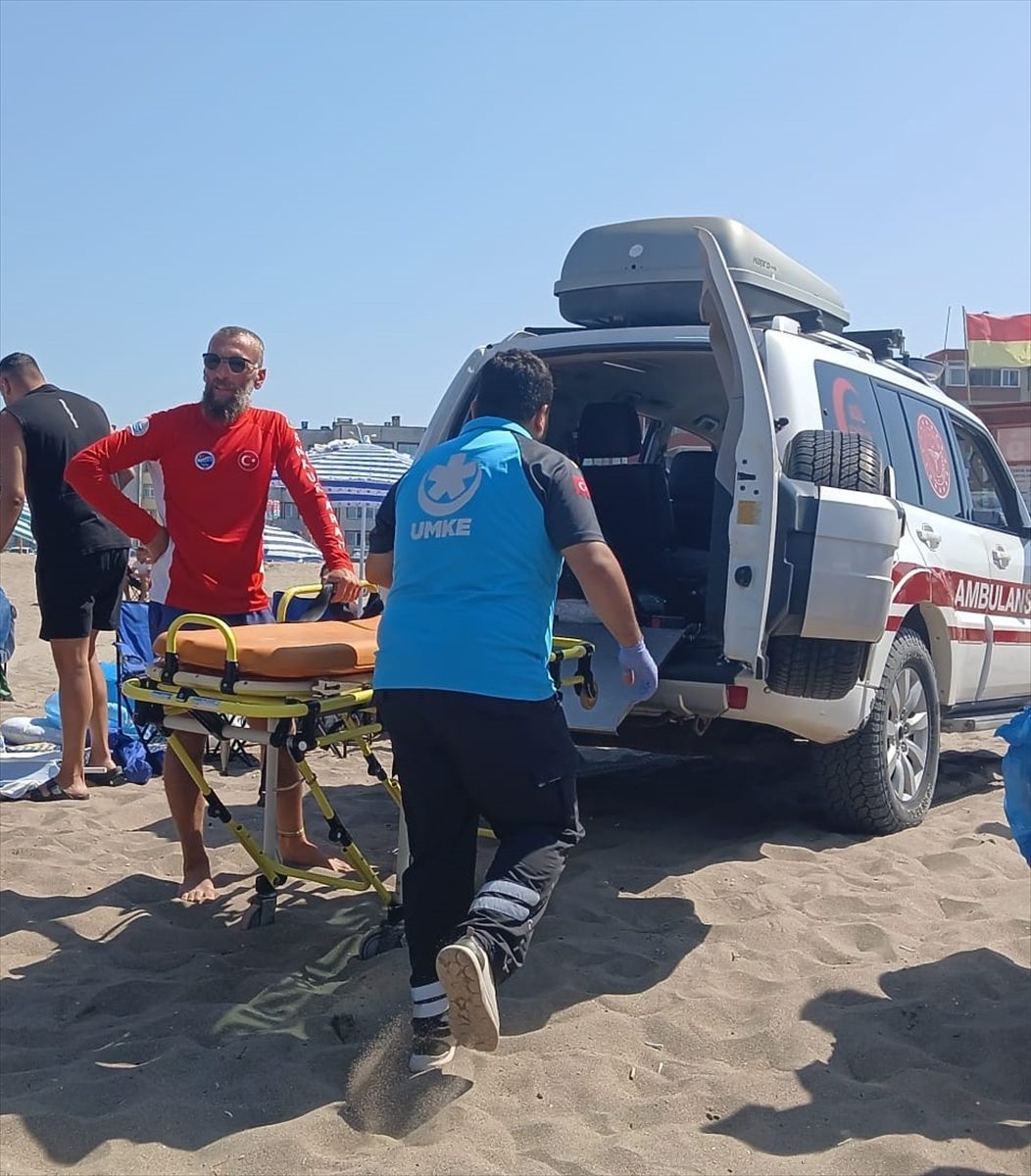 Sakarya’da denizde hareketsiz bulunan kişi hastaneye kaldırıldı