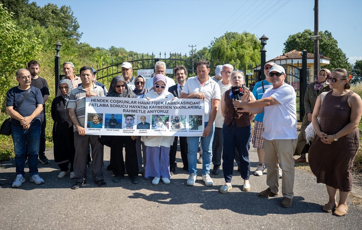 Sakarya’da havai fişek fabrikasındaki patlamada hayatını kaybeden işçiler anıldı