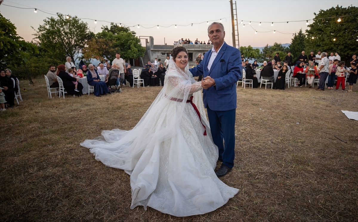 Sakarya’da zihinsel ve bedensel engelli Merve’nin gelinlik giyme hayali gerçek oldu