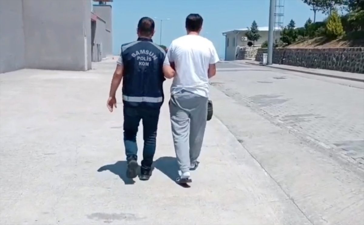 Samsun’da aracın döşemesinin altına gizlenmiş 47 ruhsatsız tabanca bulundu