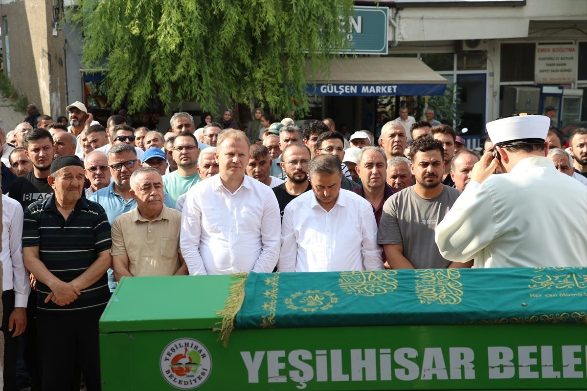 Samsun’da teknenin alabora olması sonucu ölen 3 kişi Kayseri’de toprağa verildi