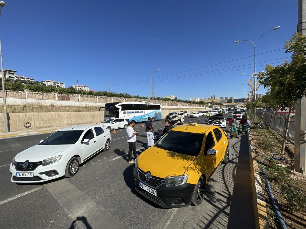 Şanlıurfa’da 4 aracın karıştığı kazada 1 kişi yaralandı