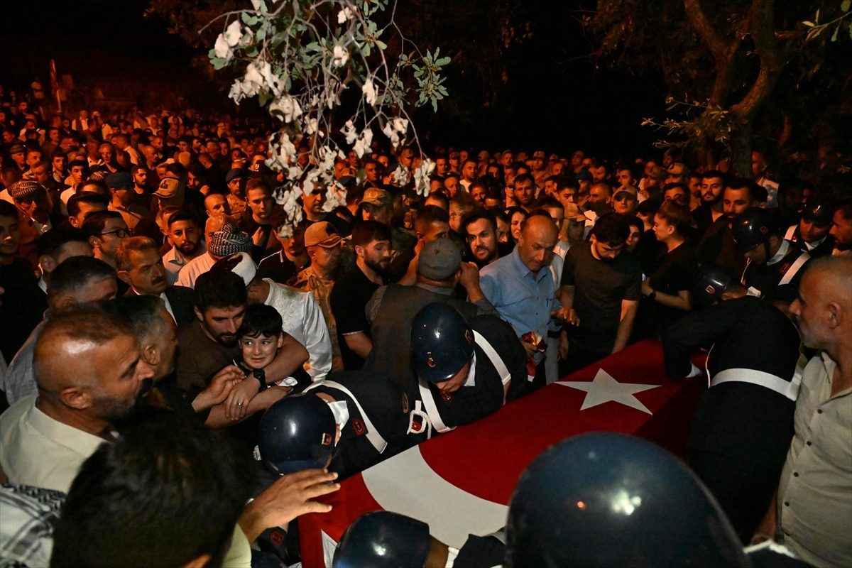 Şanlıurfa’da halı sahada kalp krizi sonucu ölen jandarma uzman çavuşun cenazesi Şırnak’ta defnedildi