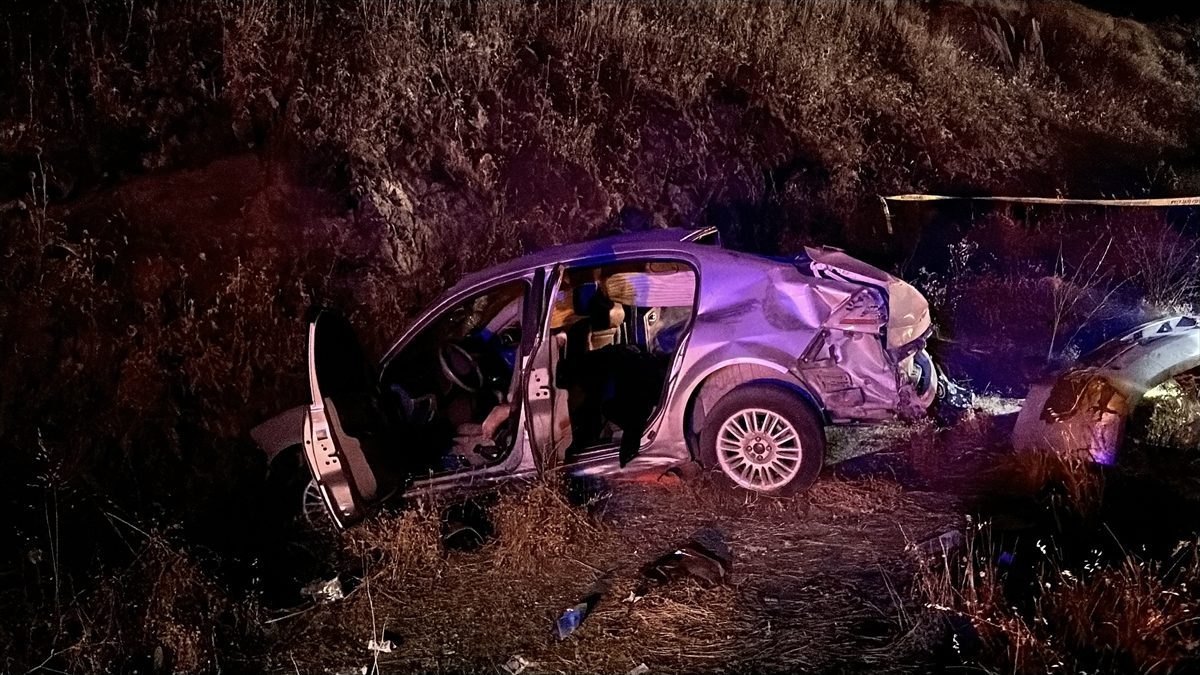 Şanlıurfa’da şarampole devrilen otomobildeki 3 kişi öldü, 1 kişi yaralandı