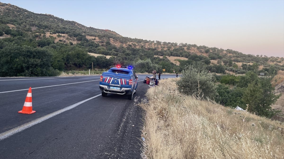Şanlıurfa’da tarım işçilerini taşıyan minibüsün şarampole devrilmesi sonucu 4 kişi yaralandı