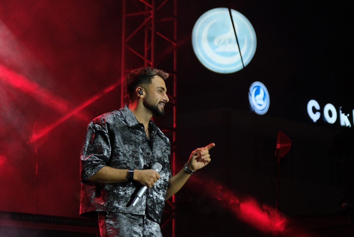 Şarkıcı Sefo Çorum Hitit Fuarı’nda konser verdi