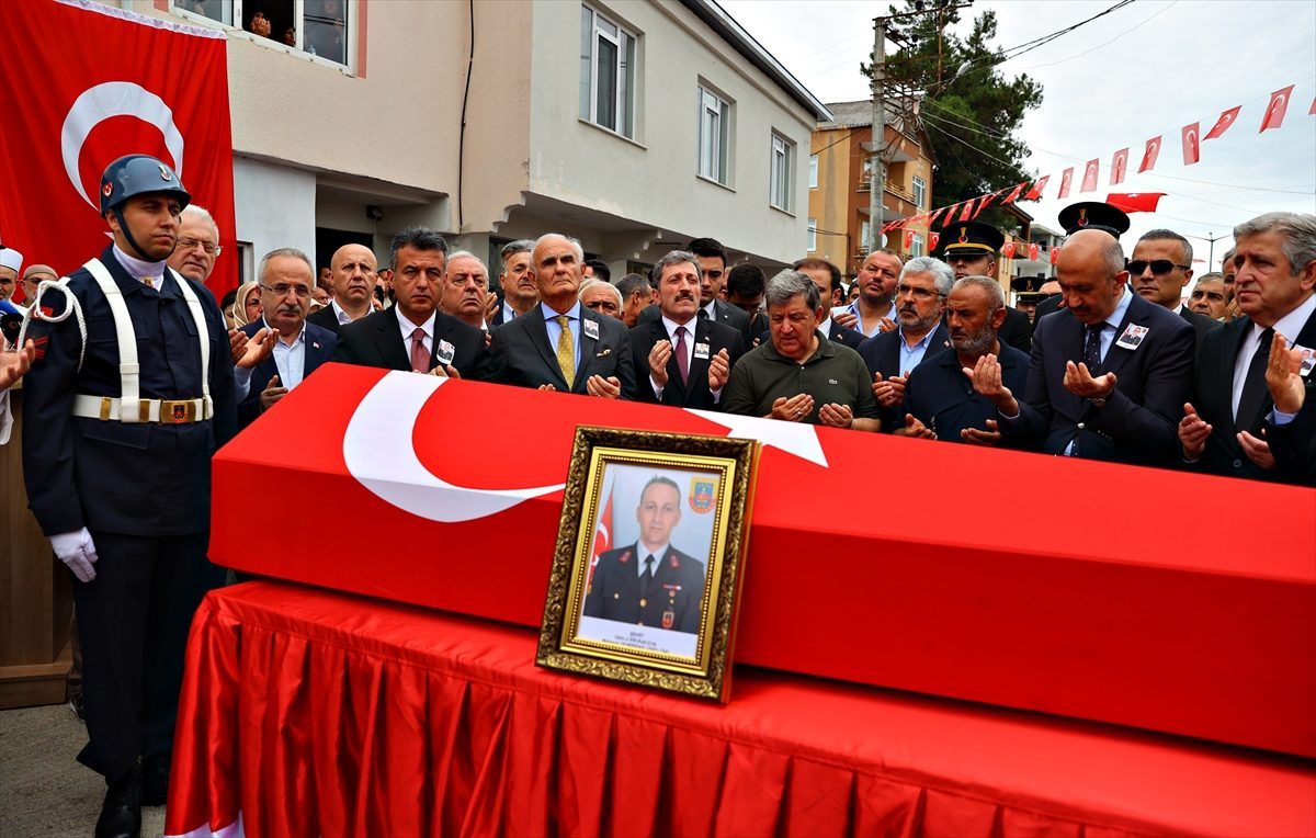 Şehit Jandarma Uzman Çavuş Mehmet Demirbaş Samsun’da son yolculuğuna uğurlandı