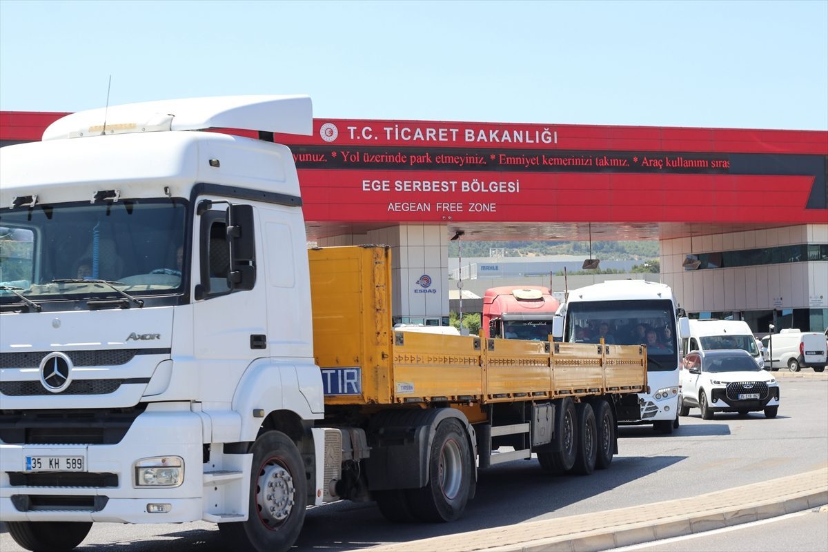 Serbest bölgelerde 6 ayda yapılan ticaretin yaklaşık yarısını ihracat oluşturdu