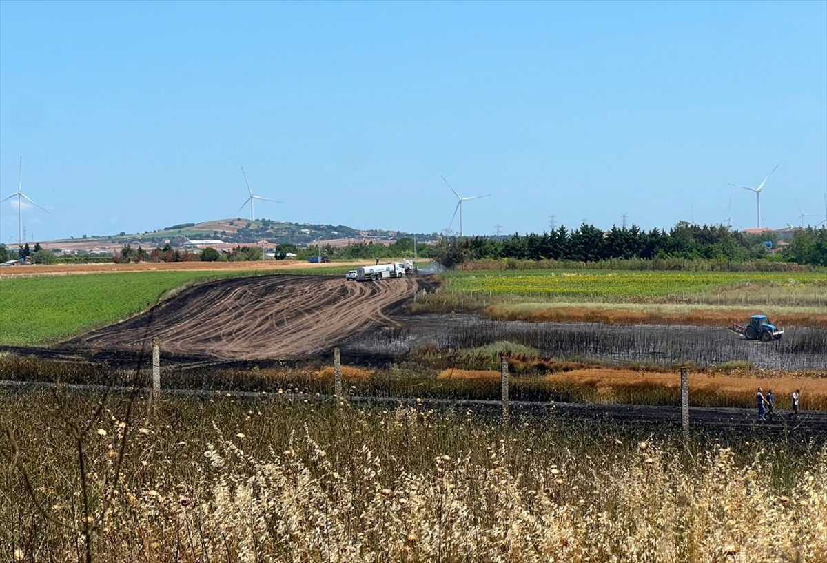 Silivri’de bir köydeki arazide çıkan yangın söndürüldü