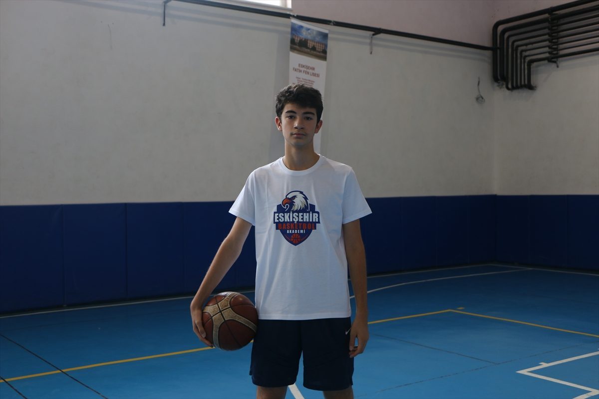 Sınav stresini basketbolla atan LGS birincilerinden Burak Mamur Galatasaray Lisesini hedefliyor