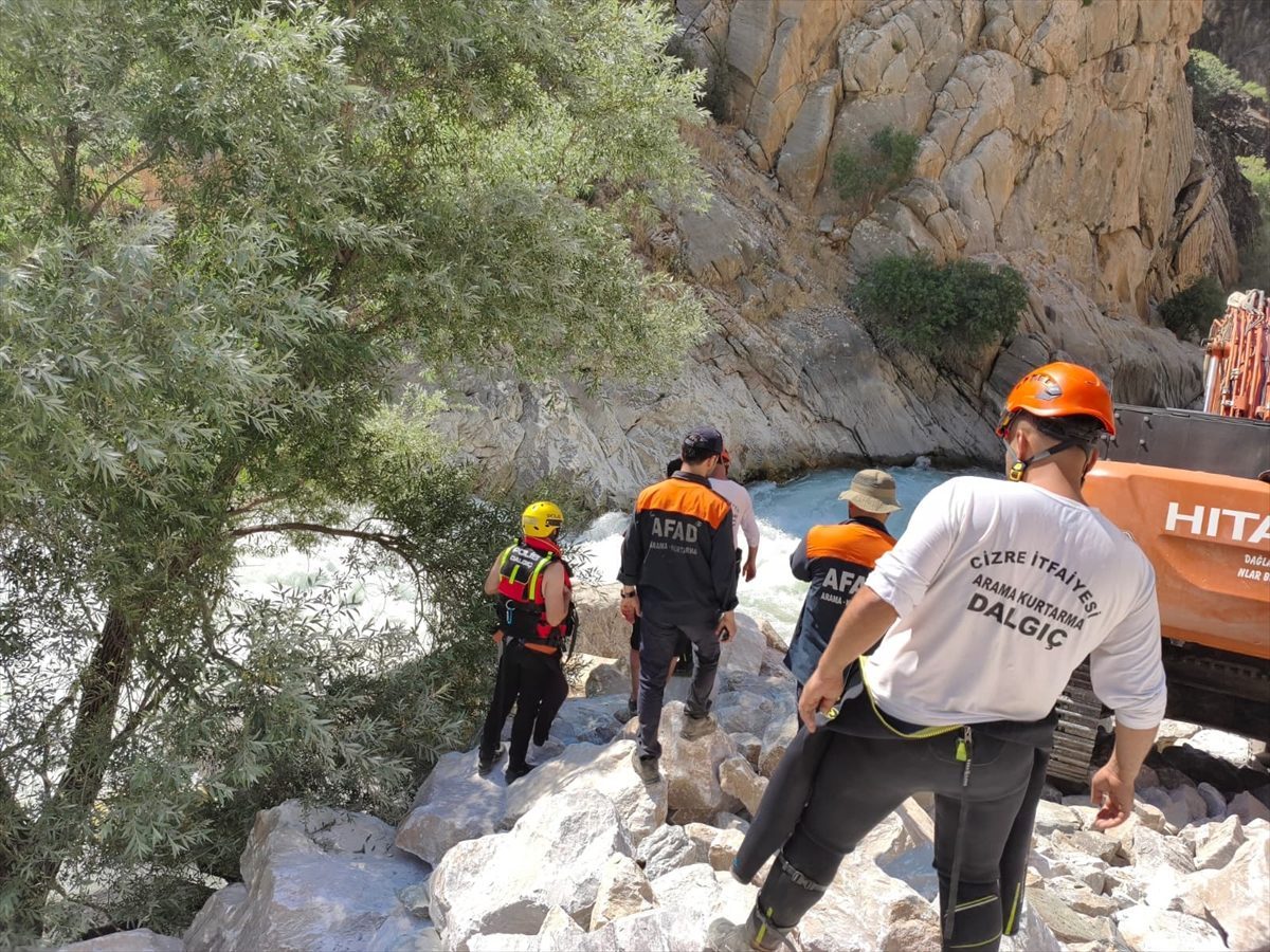 Şırnak’ta balık tutarken Habur Çayı’na düşen kişiyi arama çalışmaları sürüyor