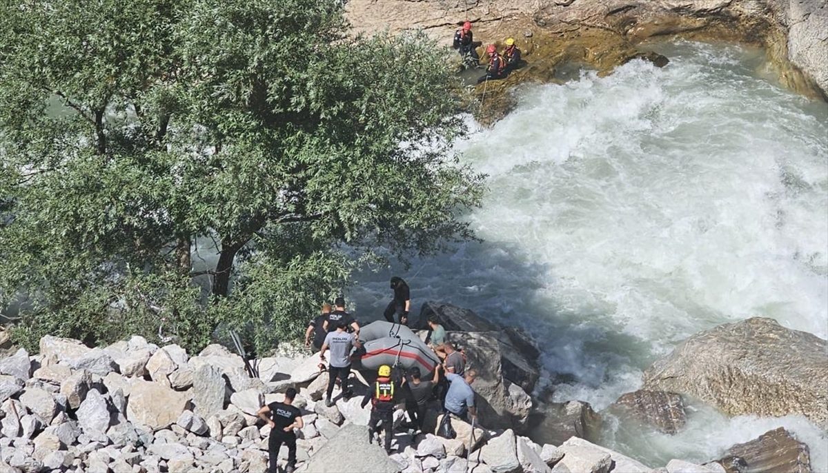 Şırnak’ta balık tutarken Habur Çayı’na düşen kişiyi arama çalışmaları sürüyor
