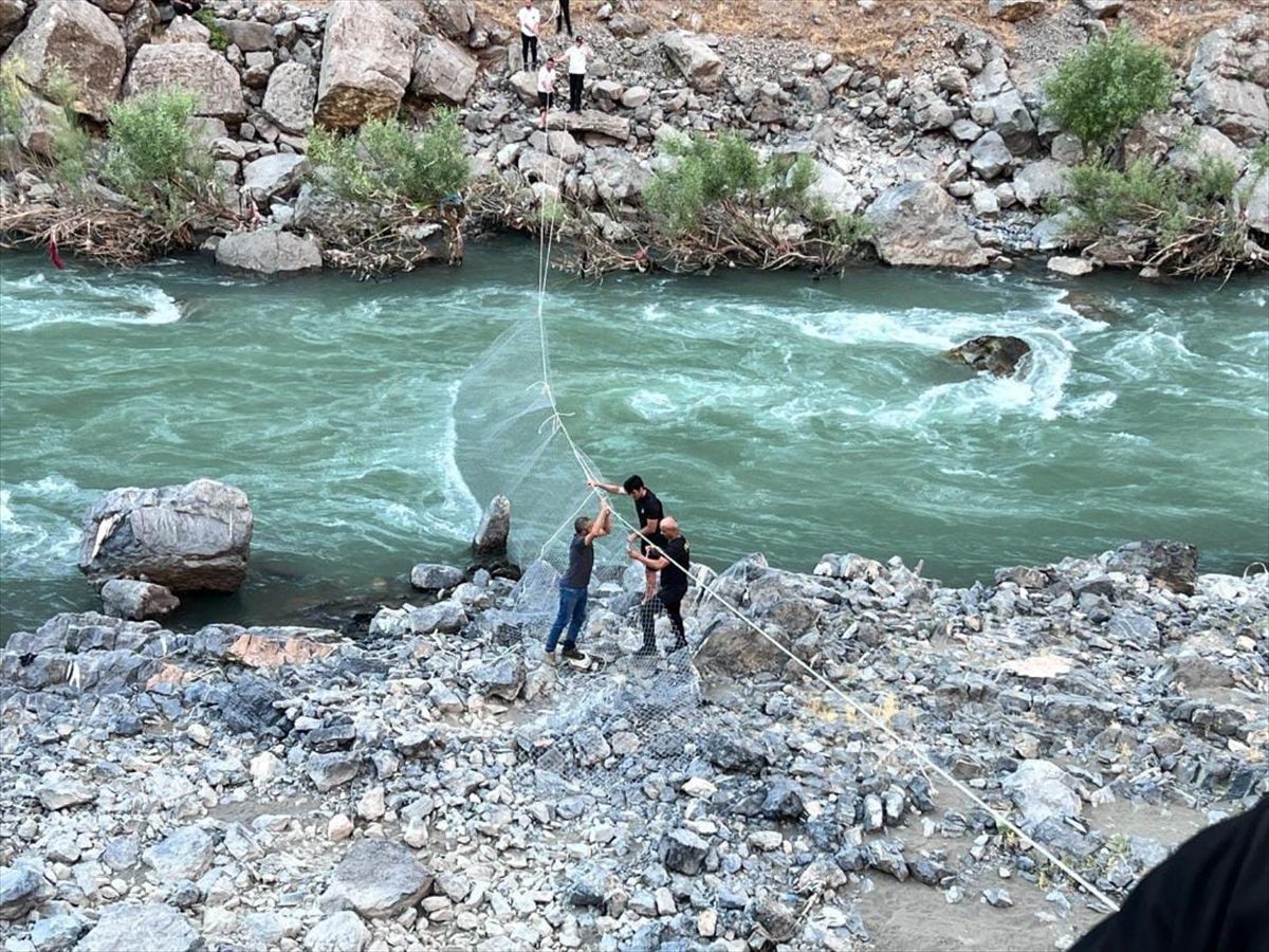 Şırnak’ta balık tutarken Habur Çayı’na düşen kişiyi arama çalışmaları sürüyor