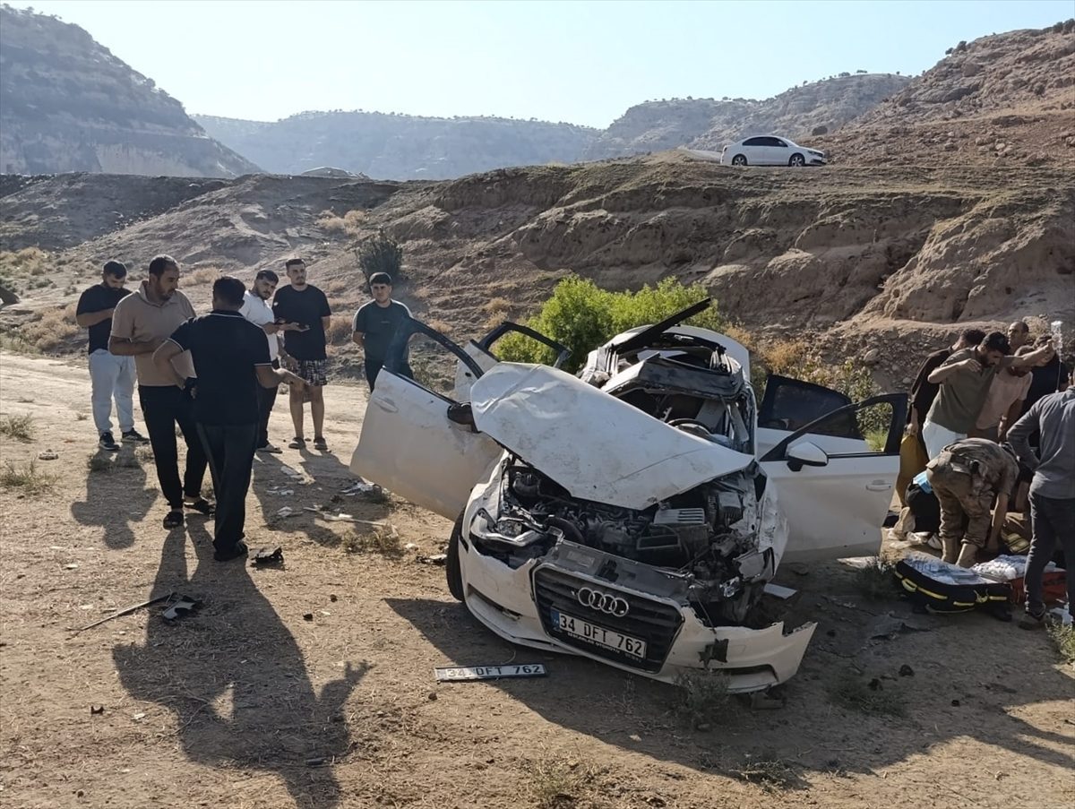 Şırnak’ta otomobilin şarampole devrildiği kazada 4 kişi ağır yaralandı