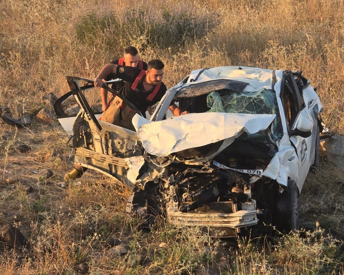 Şırnak’ta şarampole devrilen otomobildeki 1 kişi öldü, 2 kişi yaralandı
