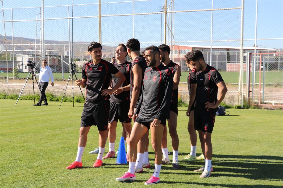 Sivasspor Teknik Direktörü İsmet Taşdemir’den destek çağrısı: