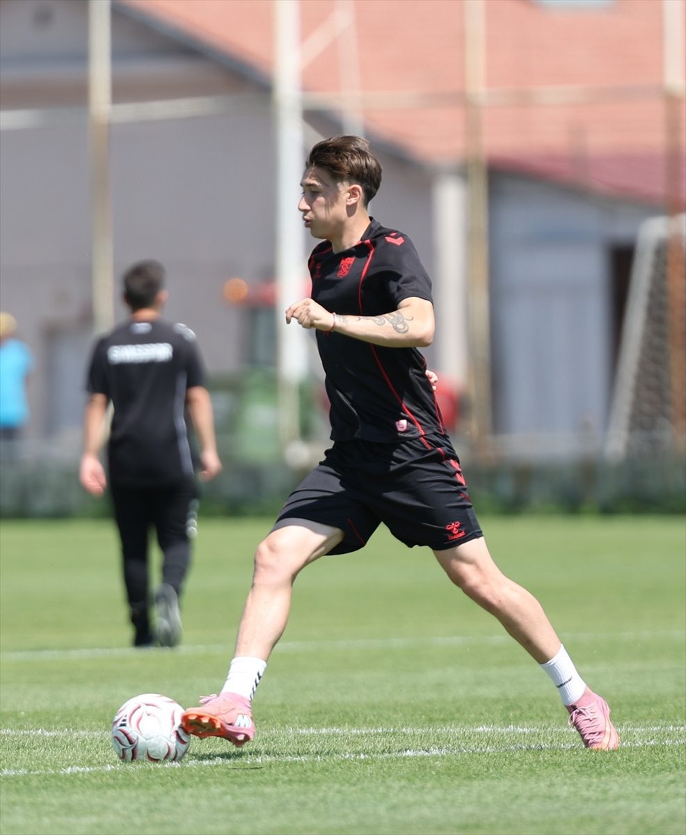 Sivasspor’un stoperi Mert Çelik, yeniden Süper Lig’e döneceklerine inanıyor:
