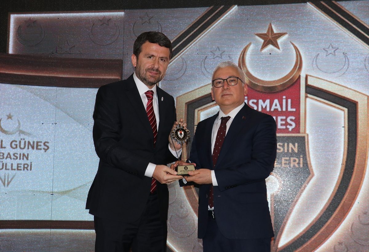 Sivas’ta “İsmail Güneş Basın Ödülleri” sahiplerini buldu