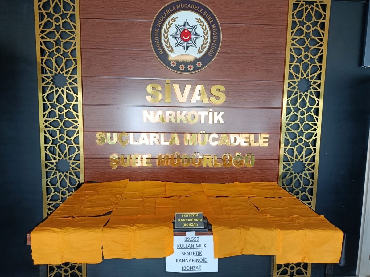 Sivas’ta uyuşturucu operasyonunda yakalanan 3 zanlıdan 2’si tutuklandı
