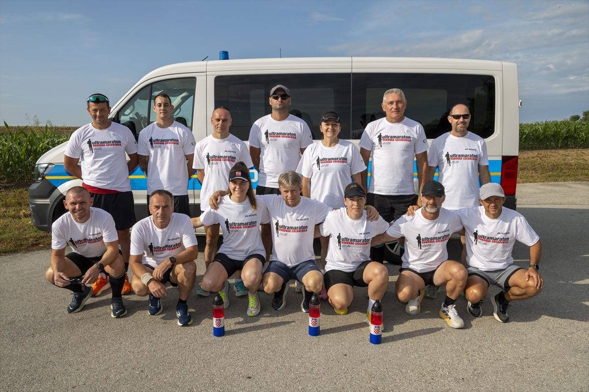 Srebrenitsa Soykırımı’nı anma törenlerine katılacak Hırvat maratoncular yola çıktı