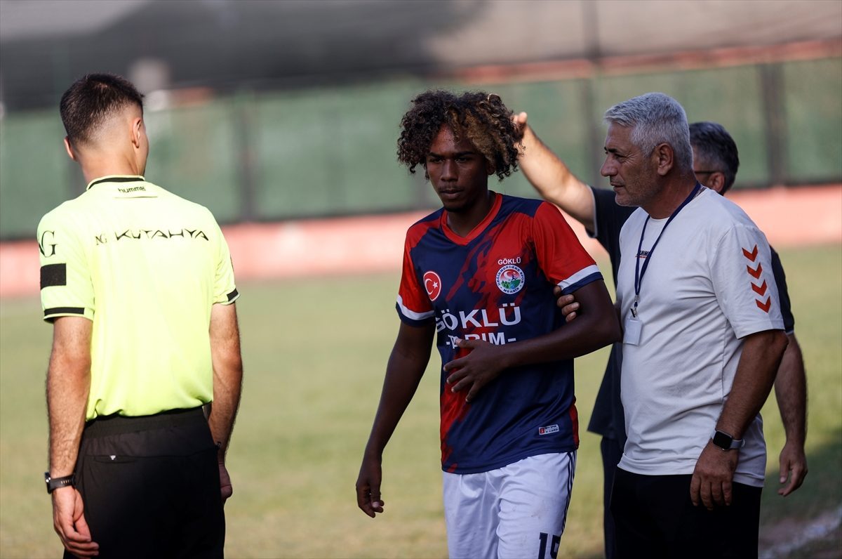 Sudanlı annenin Yörük oğlu Ahmet futbol kariyerinde ilerlemek istiyor