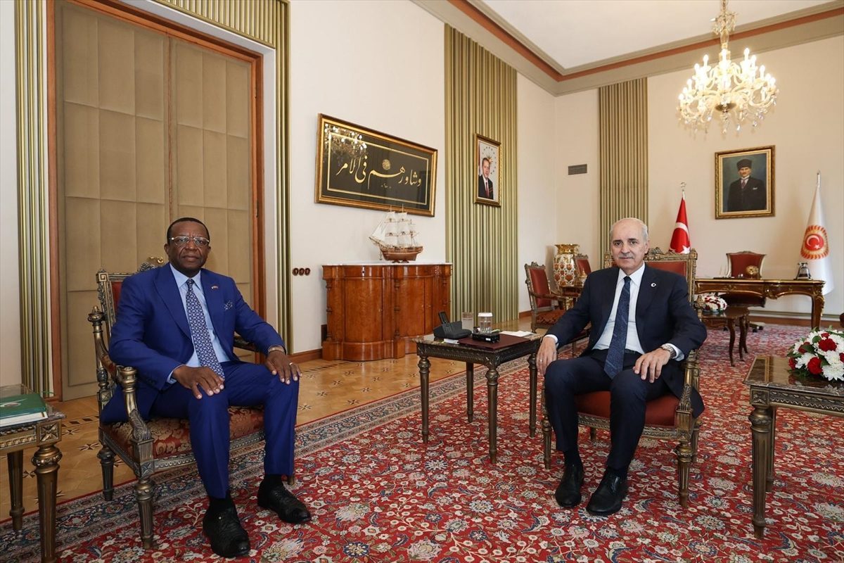 TBMM Başkanı Kurtulmuş, Kamerun’un Ankara Büyükelçisi Tchatchouwo’yu kabul etti