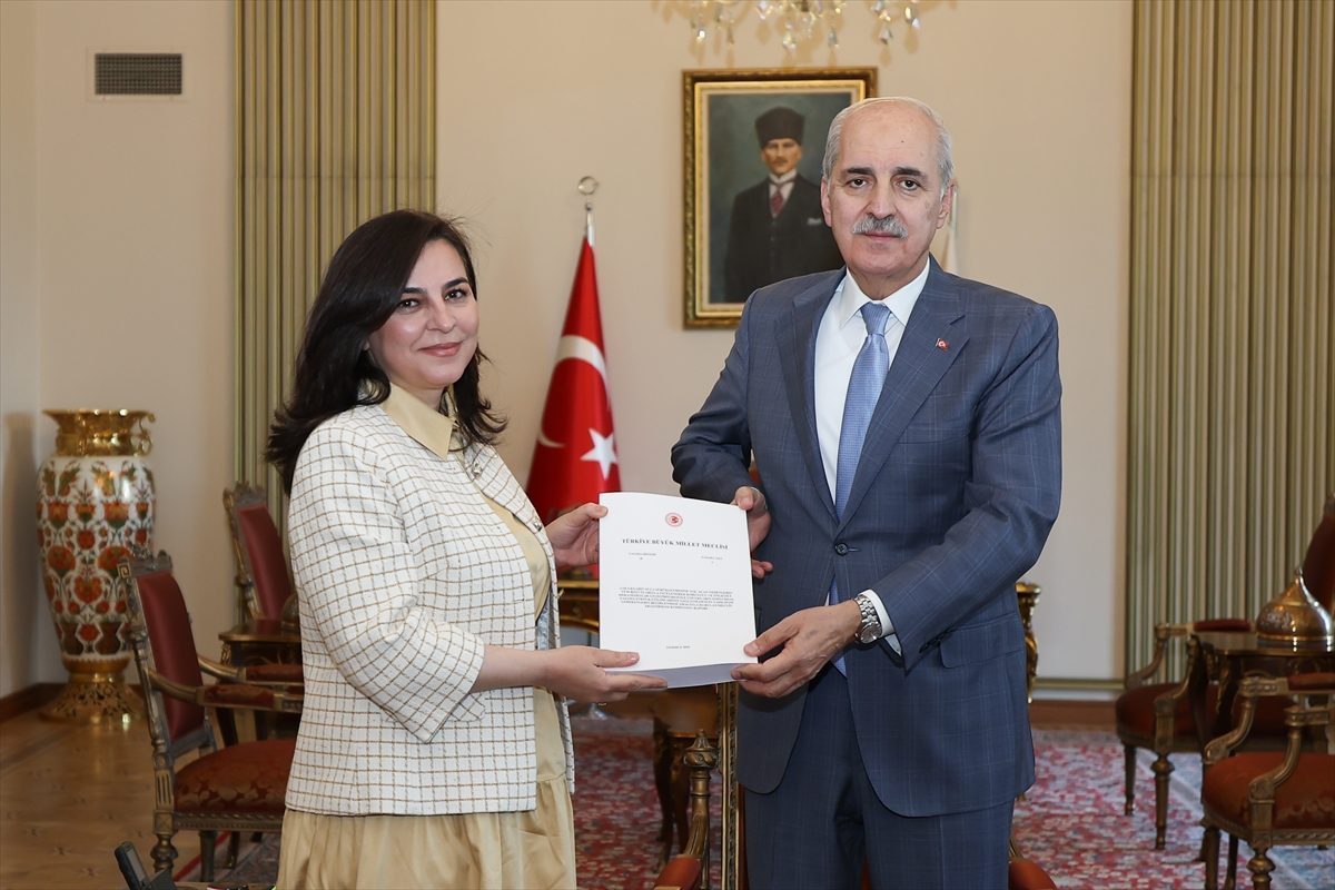 TBMM Suça Sürüklenen Çocuklara İlişkin Araştırma Komisyonu, raporunu Meclis Başkanı Kurtulmuş’a sundu