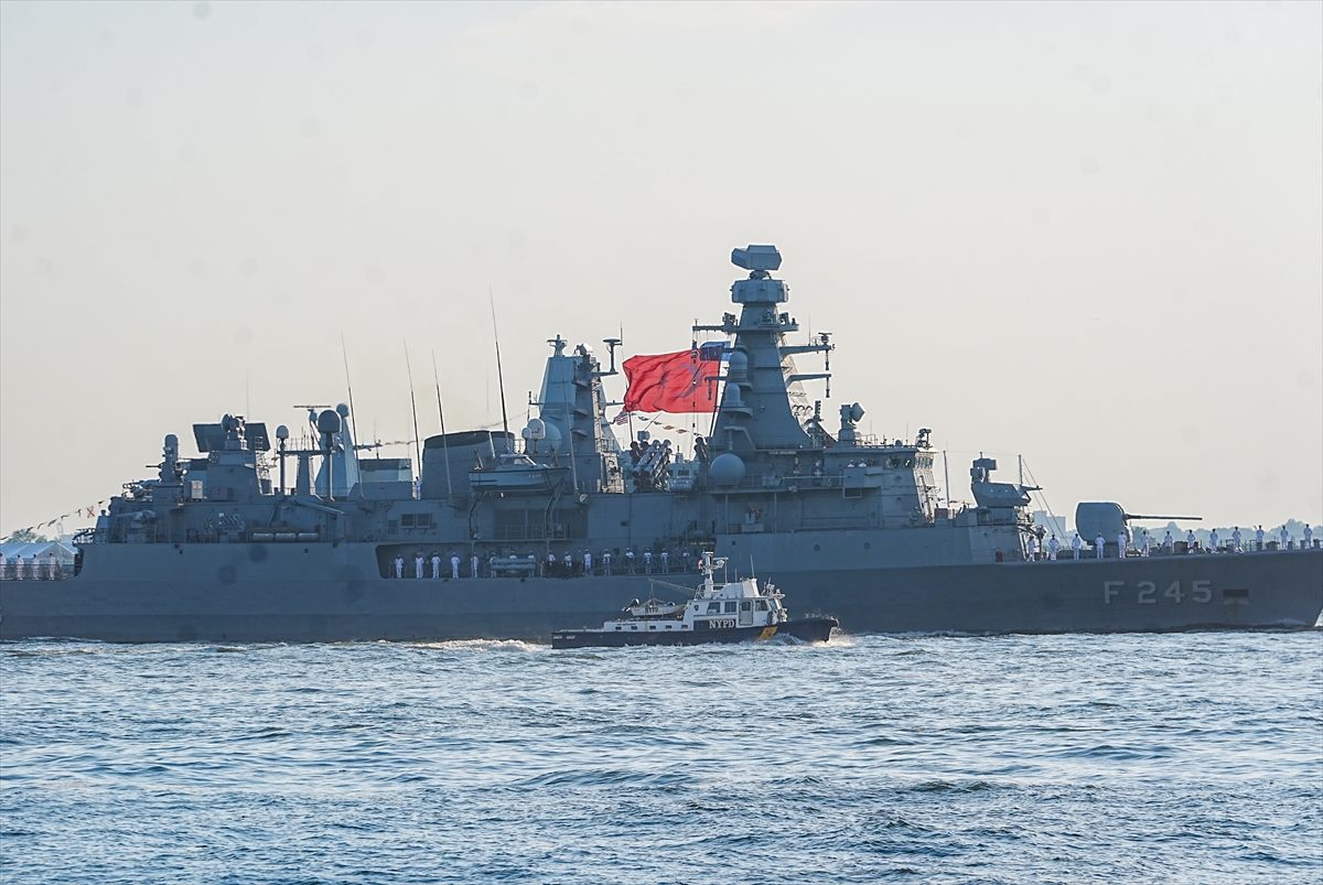 TCG Oruçreis, ABD’nin 250. kuruluş yılı töreni için New York Limanı’na demirledi
