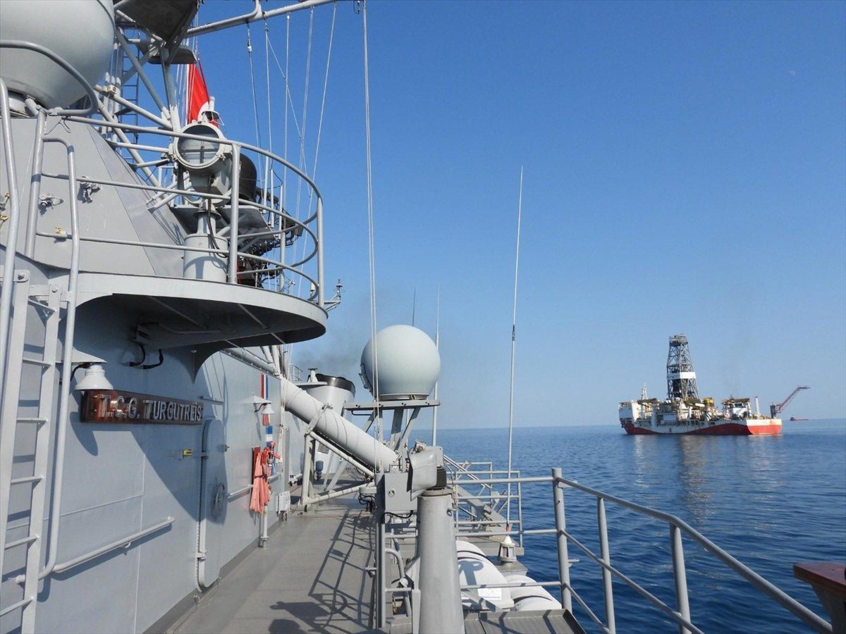 TCG Turgutreis fırkateyni, Yavuz ve Abdülhamid Han sondaj gemilerine refakatini sürdürüyor