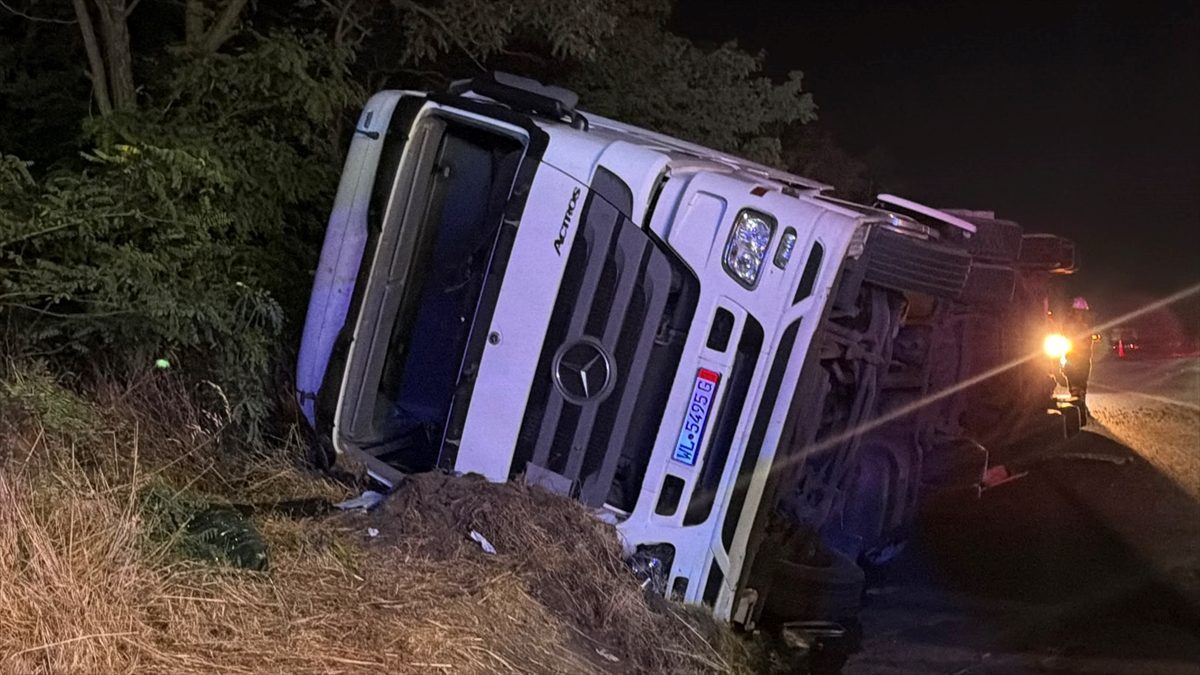 Tekirdağ’da devrilen tırın sürücüsü öldü