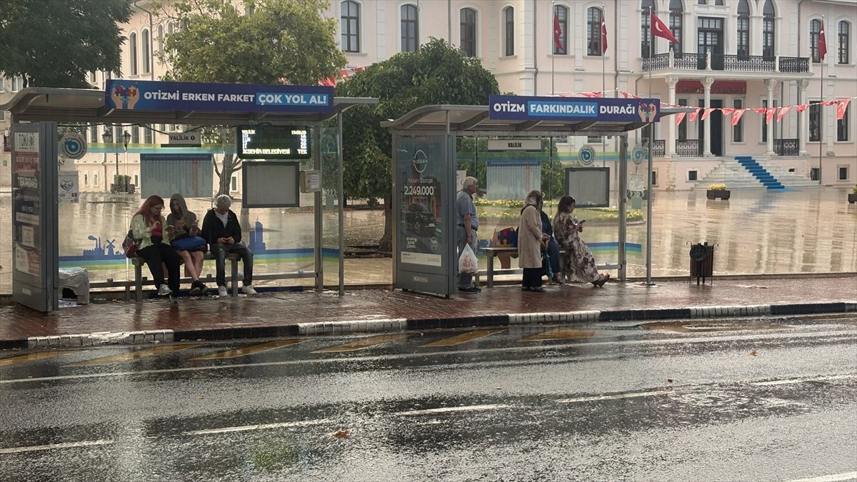 Tekirdağ’da gök gürültülü sağanak etkili oldu