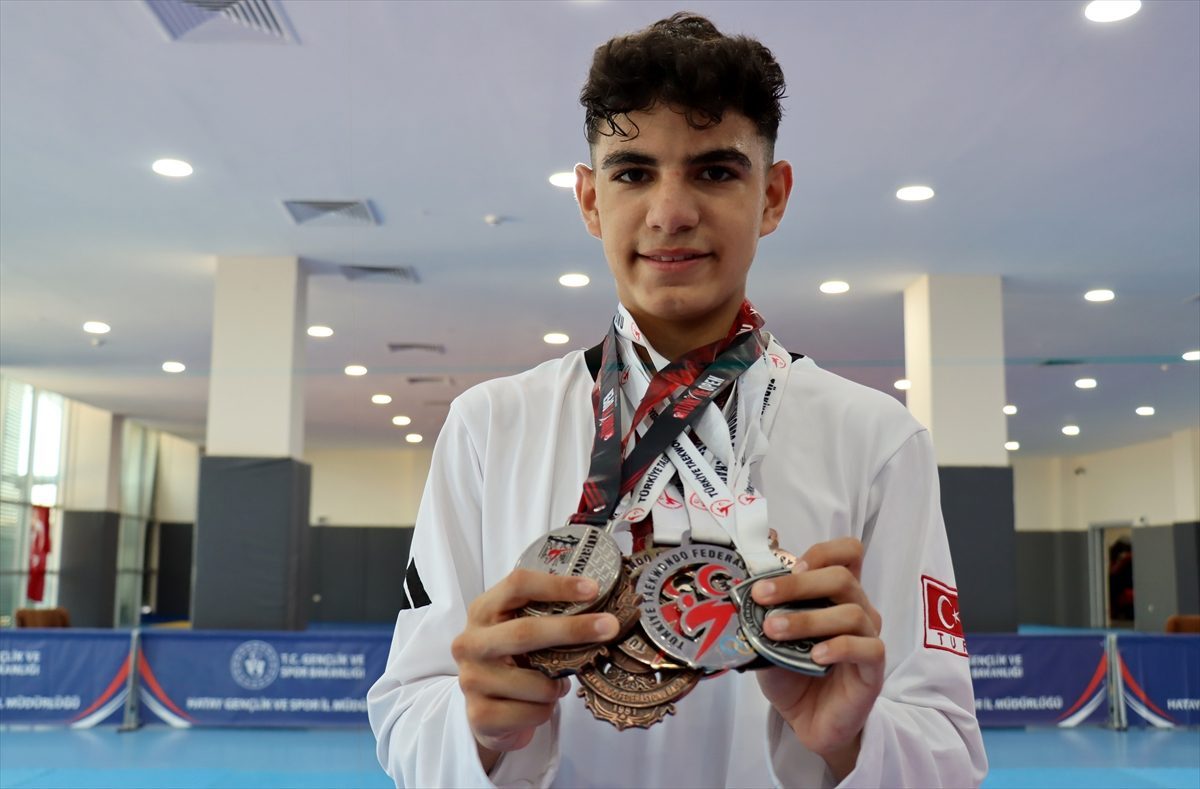 Tekvandoda şampiyon sporcular yetiştiren antrenör, şimdi de oğlunu Avrupa Şampiyonası’na hazırlıyor