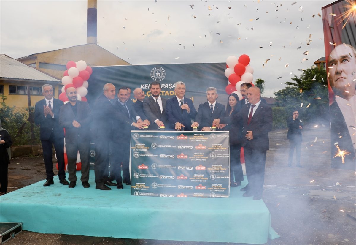 Ticaret Bakanı Bolat, Sarp Gümrük Kapısı’nda incelemelerde bulundu: