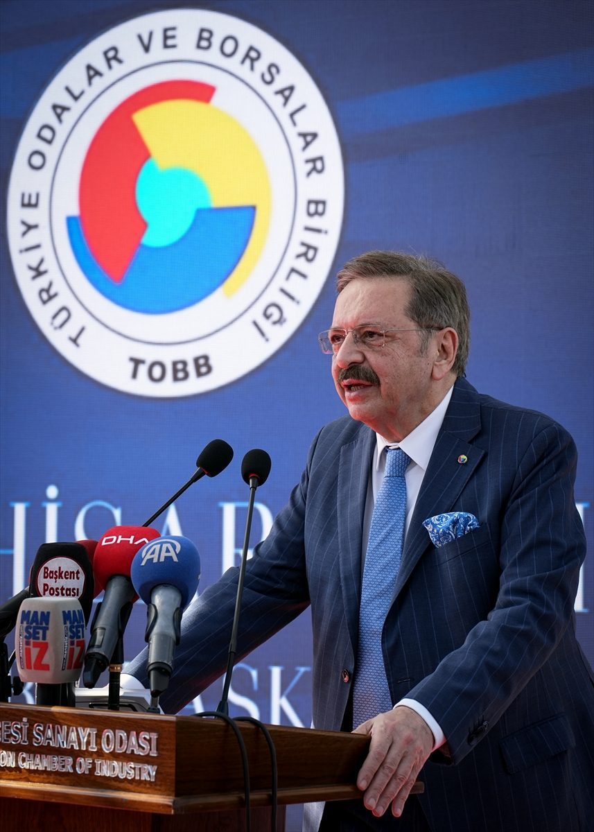 TOBB Başkanı Hisarcıklıoğlu, İzmir’de EBSO’nun yeni hizmet binasının açılışına katıldı