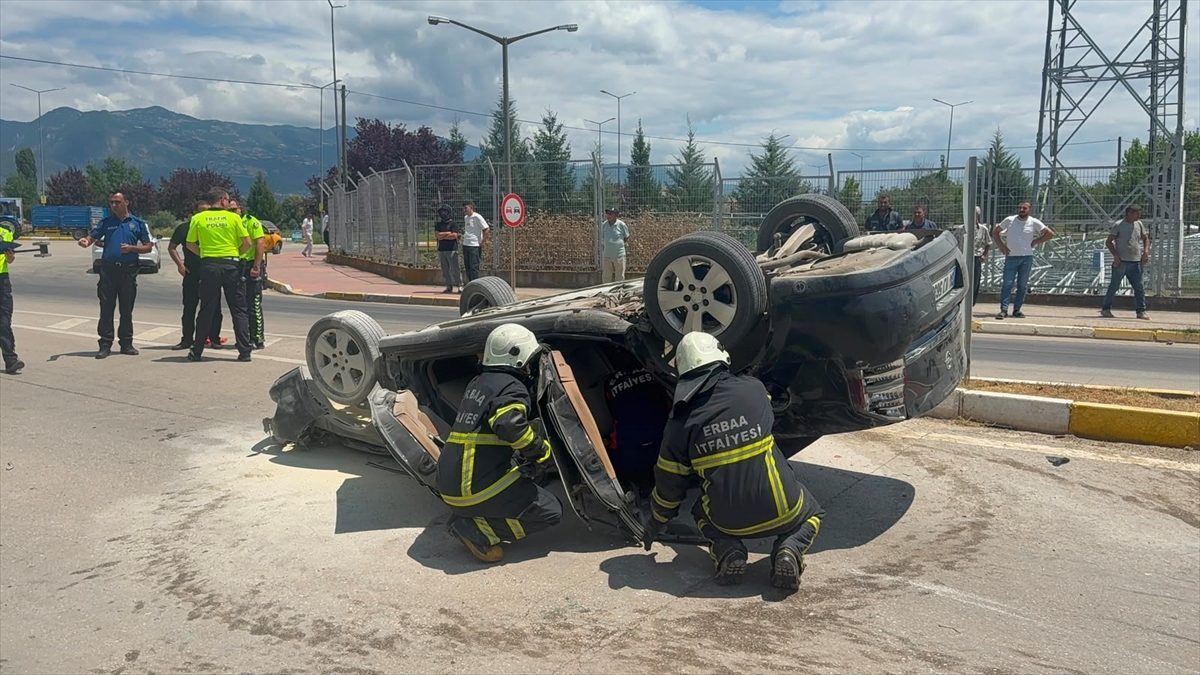 Tokat’ta otomobilin devrildiği kaza kamerada