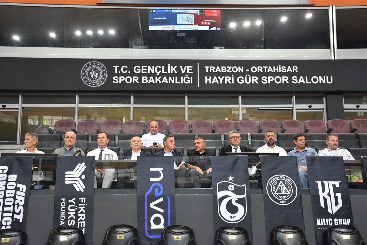 Trabzon’da lise öğrencileri robot turnuvasında mücadele etti