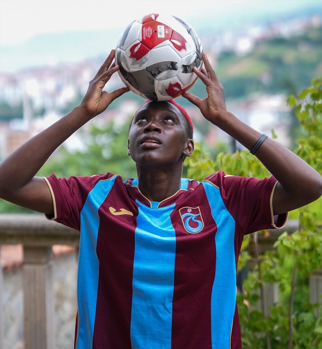 Trabzonspor Kadın Futbol Takımı, Zeynep Akdeniz ve Violah Nambi’yi kadrosuna kattı