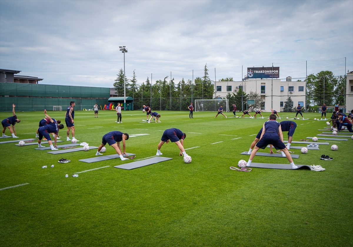 Trabzonspor, yeni sezon hazırlıklarına çift antrenmanla devam etti