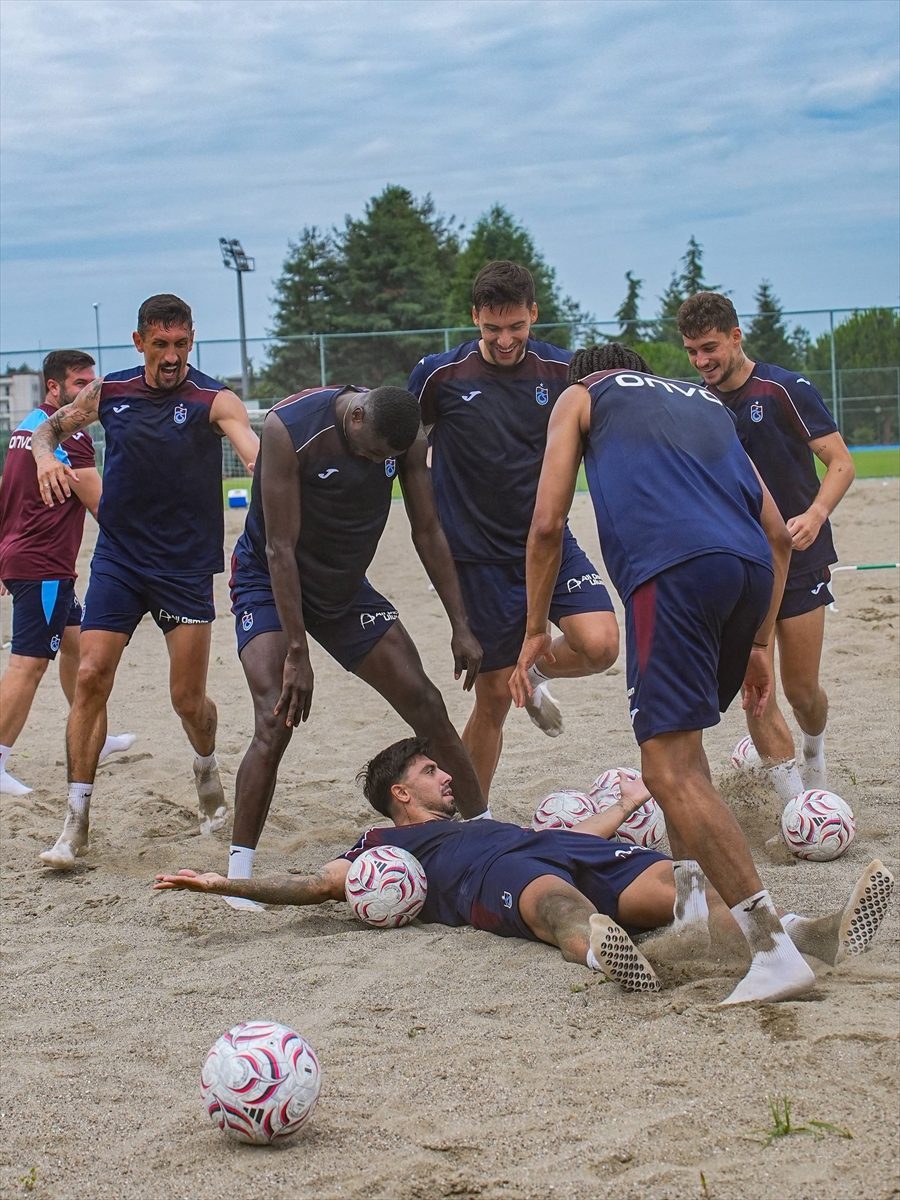 Trabzonspor, yeni sezon hazırlıklarına çift antrenmanla devam etti