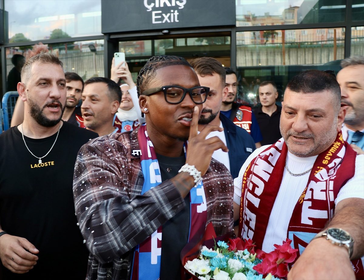 Trabzonspor’un yeni transferlerinden Sidny Lopes Cabral, Trabzon’a geldi