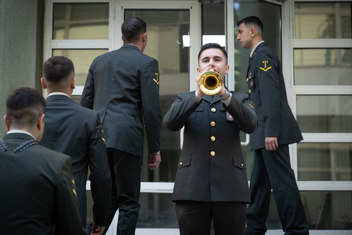 TSK’nın bando astsubayları hem asker hem profesyonel müzisyen olarak yetişiyor