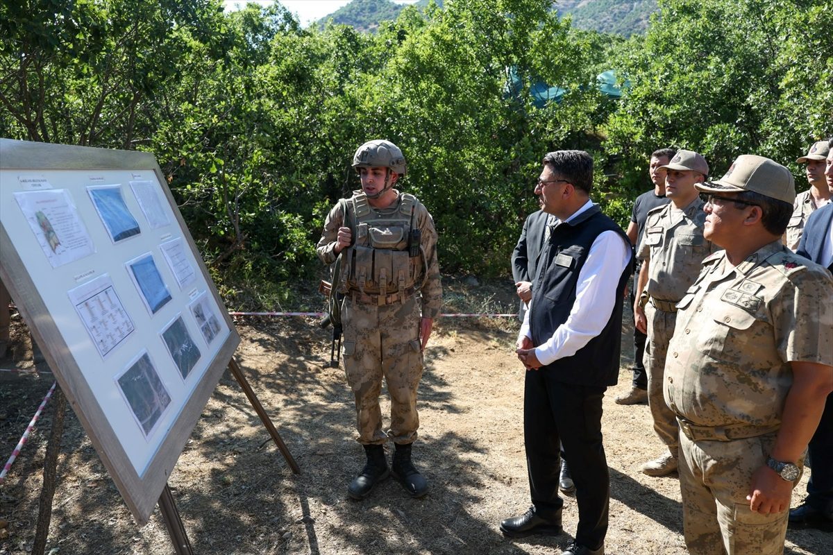 Tunceli Valisi Şefik Aygöl, mayın temizleme çalışmalarını inceledi: