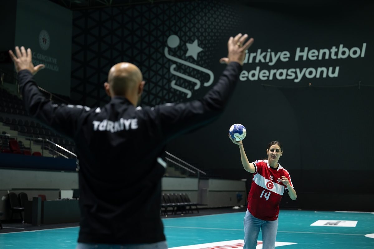 Türk hentbolunun sporcu aileleri: “Sahada da hayatta da birlikte”