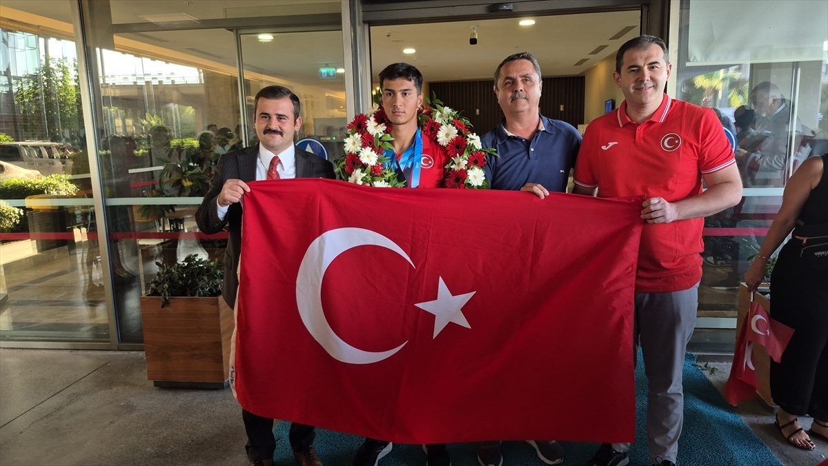 Türk kanosu adına ilke imza atan Rahmi Kaan Karahan, Muğla’da törenle karşılandı
