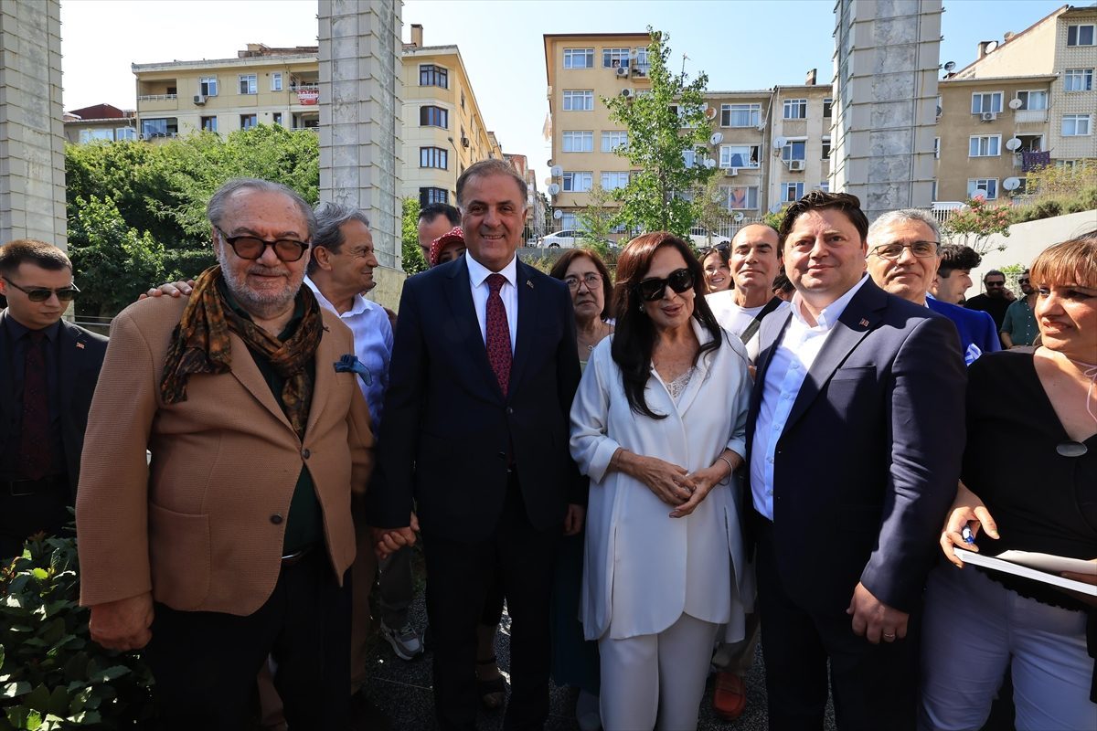 Türkan Şoray ile Yalçın Gökçebağ’ın eserleri aynı sergide buluştu