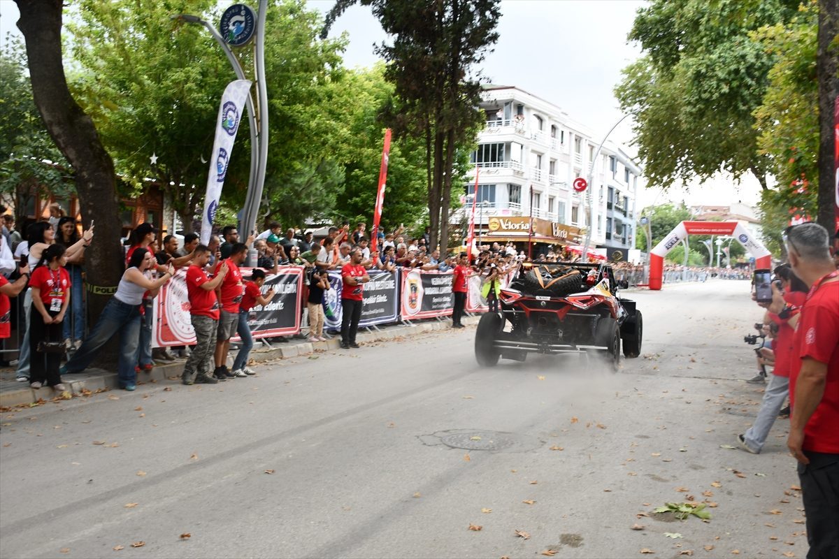 Türkiye Offroad Şampiyonası 4. Ayak Vezirköprü Yarışı’nın start seremonisi yapıldı