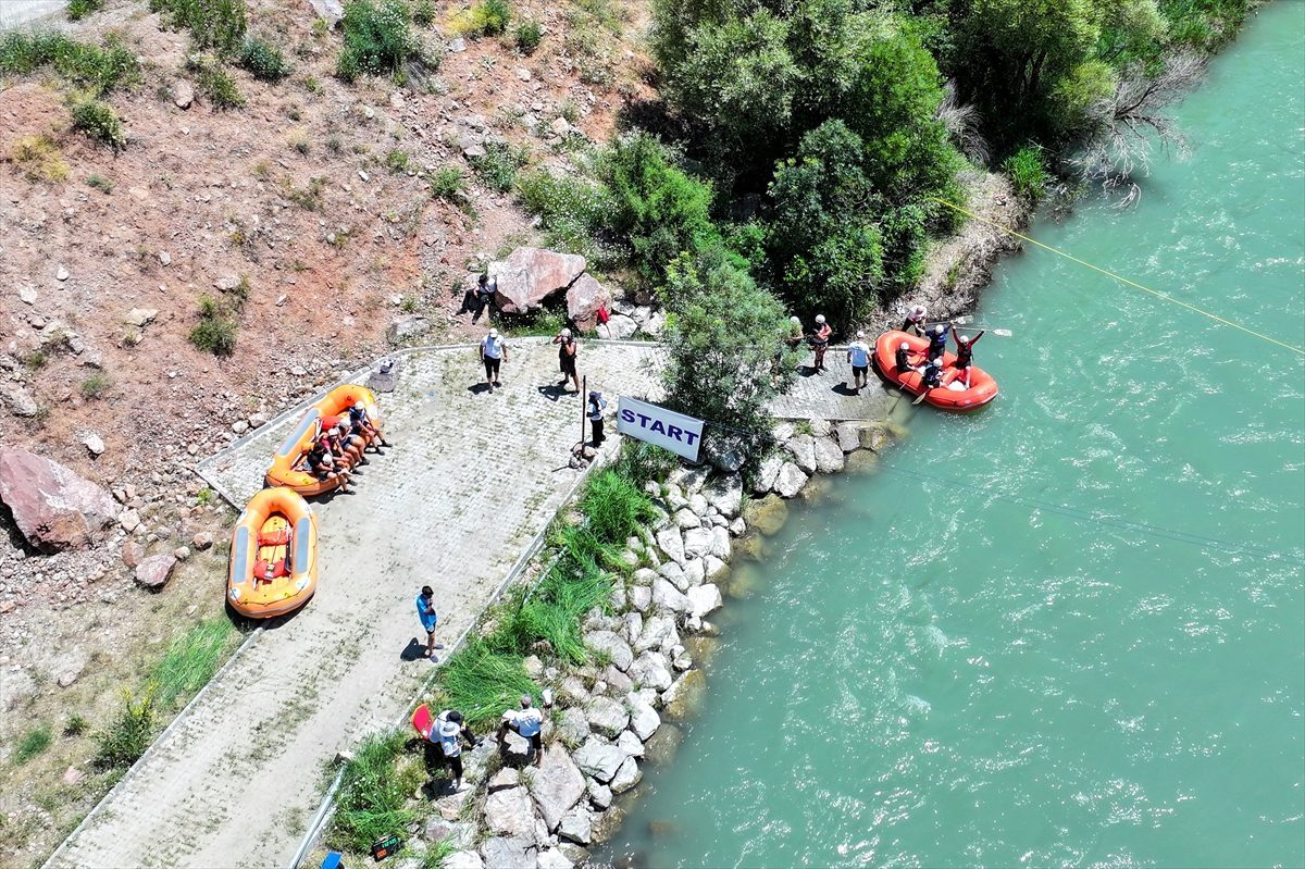 Türkiye Rafting Şampiyonası’nın üçüncü ayağı Van’da başladı