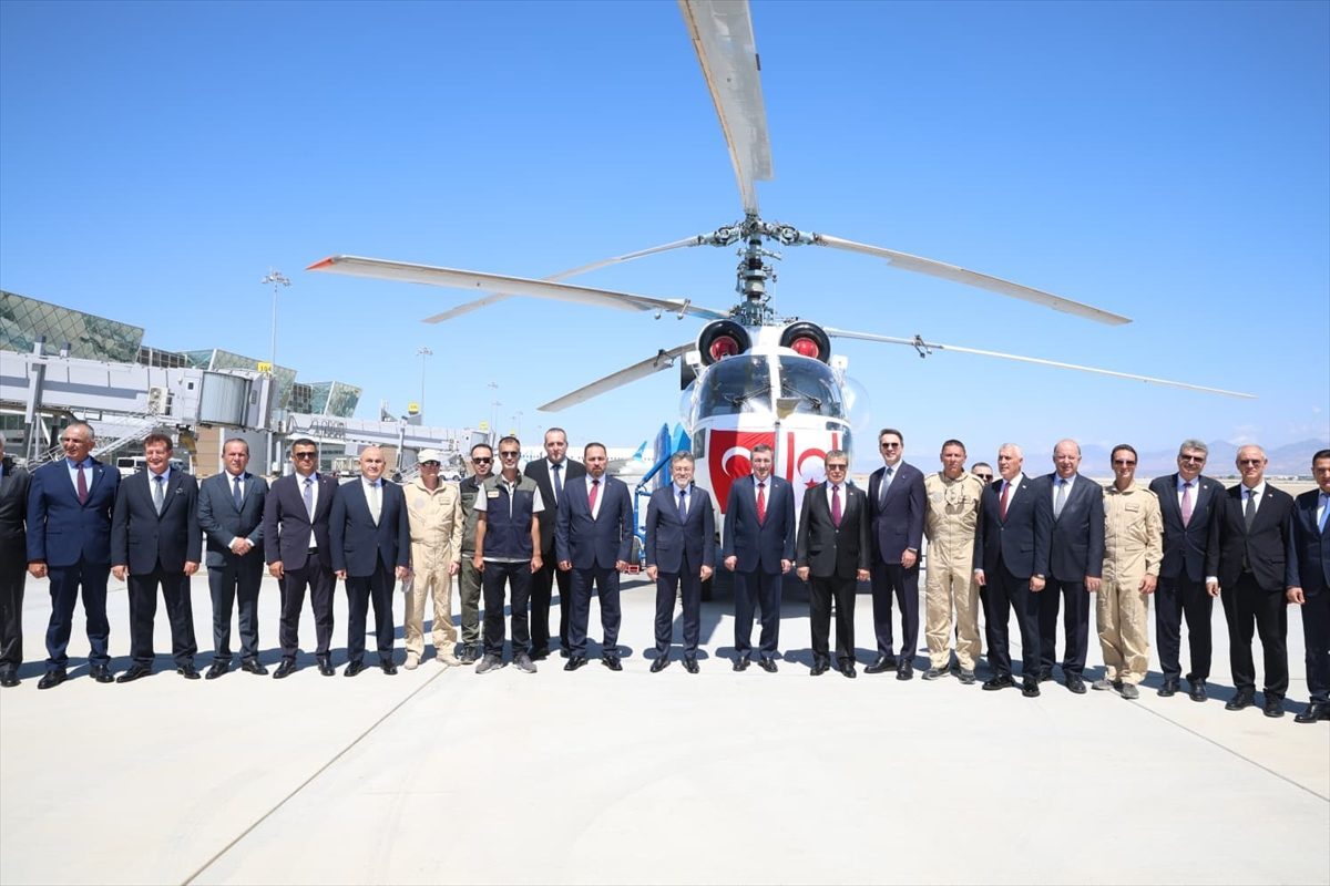 Türkiye tarafından gönderilen yangın söndürme helikopteri, KKTC’ye teslim edildi