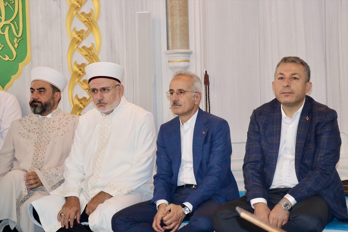 Ulaştırma ve Altyapı Bakanı Uraloğlu, Trabzon’daki hafızlık icazet töreninde konuştu: